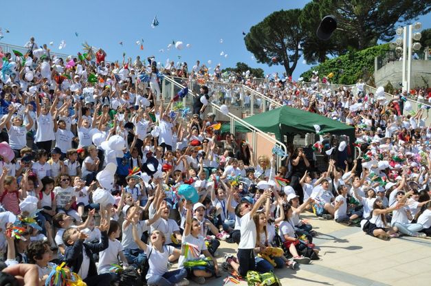 Mille bambini aprono l'Andersen festival