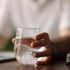Calcoli renali, basta poca acqua in più al giorno per fare la differenza nel prevenire le recidive