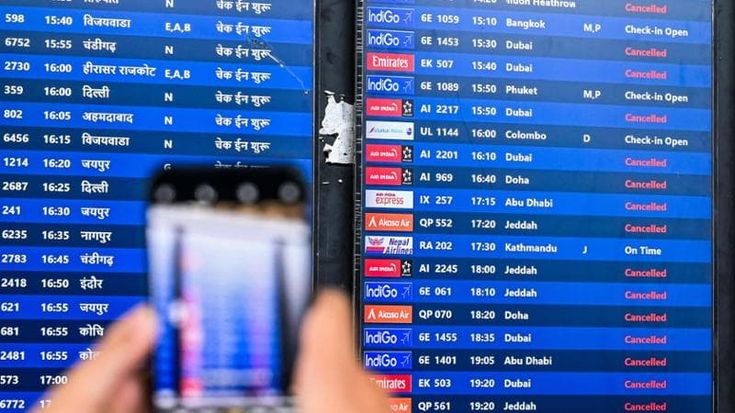 Da Dubai a Israele, caos nei cieli del Medio Oriente: spazi aerei chiusi e voli cancellati
