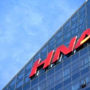 Cinesi via da Deutsche Bank, Hna venderà la sua quota