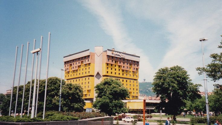Sarajevo, la triste fine dell'Holiday Inn: l'albergo che sopravvisse alla guerra ora chiude per il virus
