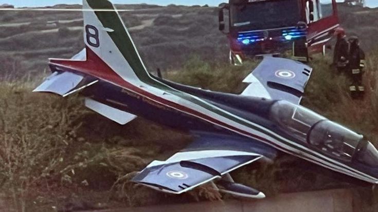 Pantelleria, tre Frecce Tricolori si toccano in volo. Aperte due inchieste