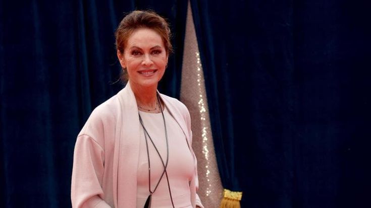 Elena Sofia Ricci: “La mia vita è un mare in tempesta ma ci sono dei momenti in cui sento una certa pace”