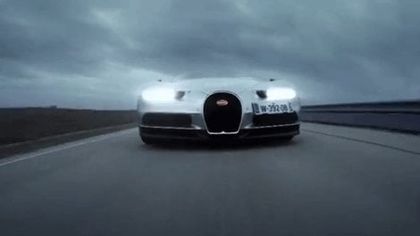 Cristiano Ronaldo al volante della Chiron. Ed è subito show