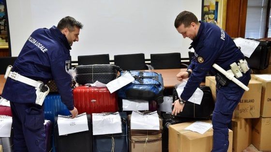 Milano, sgominata banda specializzata nei furti di valigie nelle hall degli hotel di lusso: sette arresti
