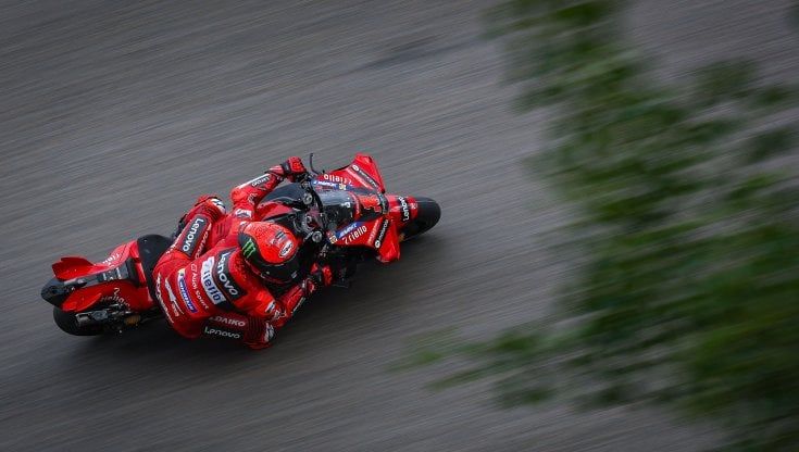 MotoGp, Germania: Bagnaia in pole, anche Marini in prima fila. Marc Marquez cade due volte