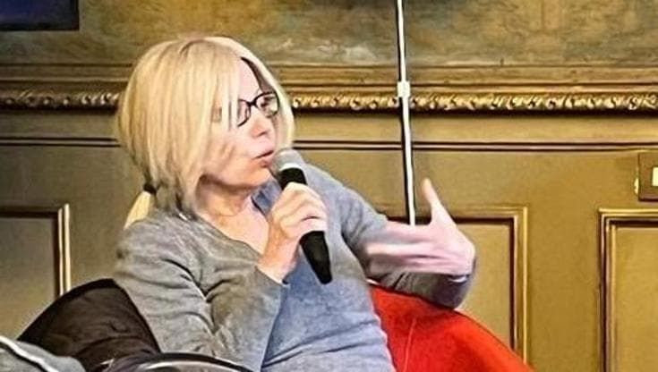 “Mia madre affetta da demenza, la mia via crucis tra ospedali, badanti e Rsa: siamo lasciati soli”