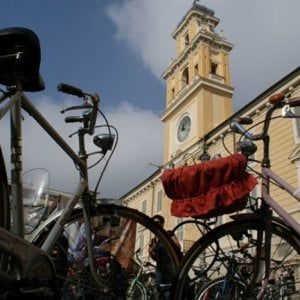 Parma premia chi fa shopping in bici: sconti nei negozi 