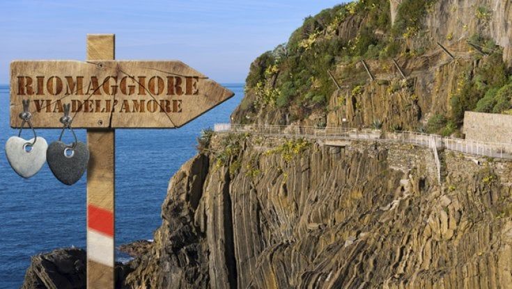 Cinque Terre, al lavoro con elicotteri e rocciatori: viaggio nel cantiere della via dell'Amore