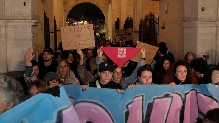 La marea delle donne: “Se toccano una di noi ora rispondiamo tutte”