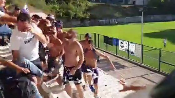 Calcio violento, rissa sugli spalti a Candela: i tifosi di Mola lanciano oggetti su donne e bambini