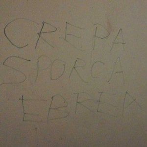 "Crepa sporca ebrea", scritta shock su un palazzo di Torino