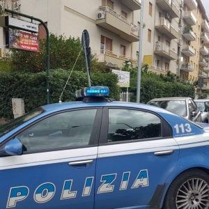 Un killer per ucciderlo, perchè la gente lo accusa di aver violentato un ragazzino. Un arresto a Napoli