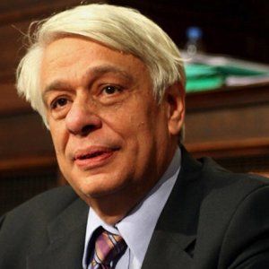 Il presidente greco: "Fermare i terroristi, accogliere i rifugiati"