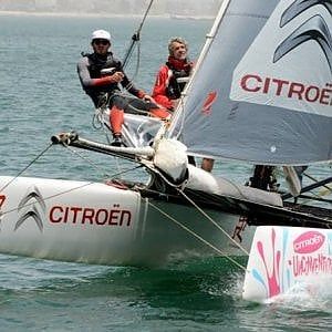 Vela, la "strana coppia" (papà e figlio) fa centro. Record dei Malingri sulla Dakar-Guadalupa 