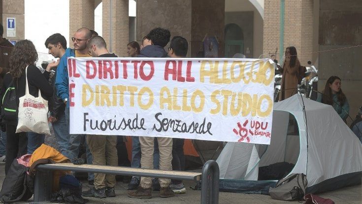 Caro affitti, prezzi ancora in crescita nell'Italia in tenda: per una stanza lo studente paga fino a 600 euro