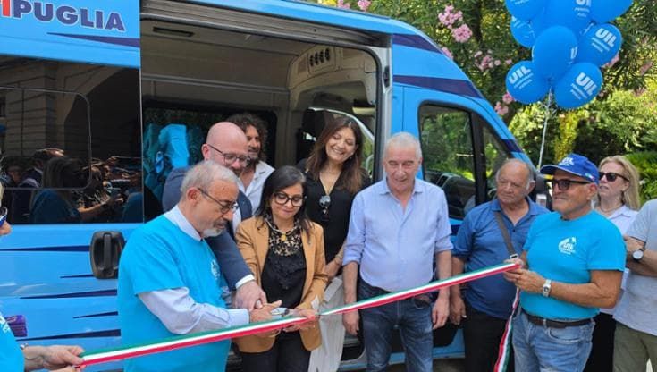 Un ufficio su quattro ruote gira la Puglia per aiutare gli anziani: al via il progetto Uilp Mobile