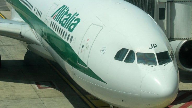 Alitalia, l'allarme di Leogrande con i sindacati: "Rischi per i prossimi stipendi"