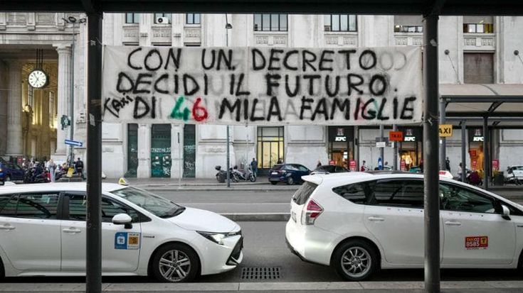 Taxi, a Milano le nuove licenze costeranno 96.500 euro l’una. Sconti a chi porta disabili o guida di notte