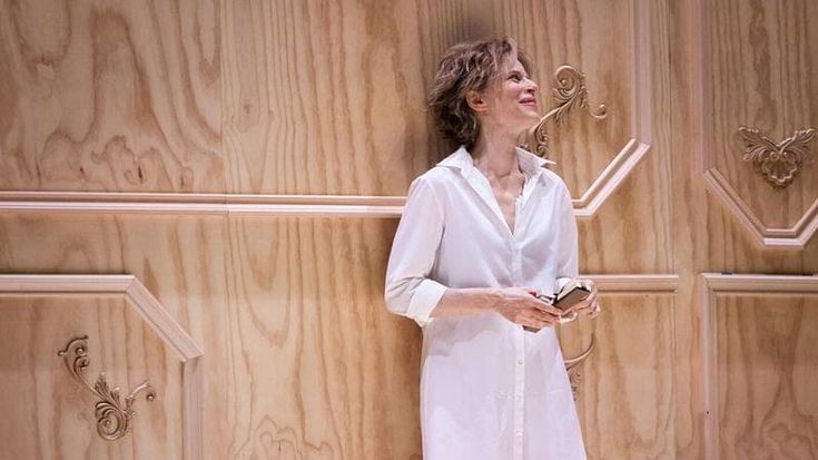 Sonia Bergamasco è la Mirandolina di Goldoni: “Una donna che lavora, femminile e protofemminista”