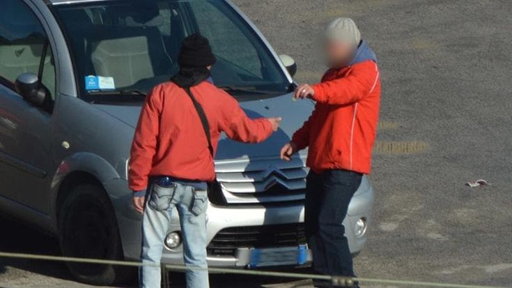 Bari, stretta sui parcheggiatori abusivi: aumentano le zone rosse in cui è vietato lo stazionamento
