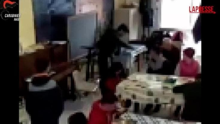 Ragusa: pugni, schiaffi e maltrattamenti nel centro per disabili. Il video delle violenze