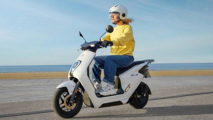 EM1 e: il primo scooter elettrico Honda: si ricarica a casa