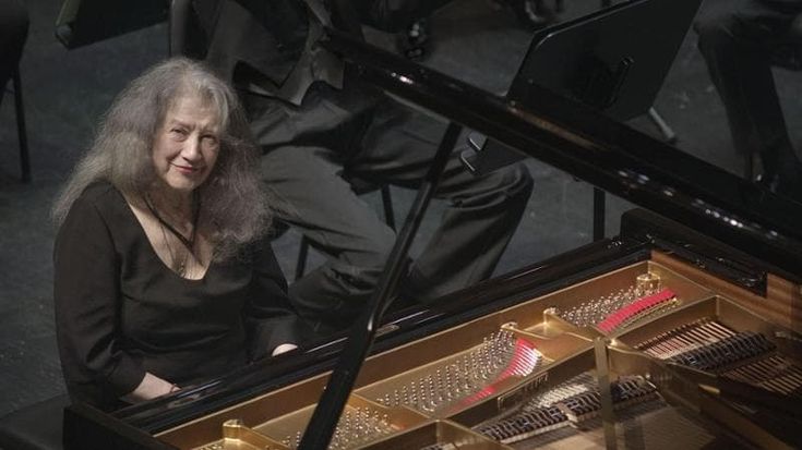 Il concerto della star Argerich si sposta al teatro Dal Verme