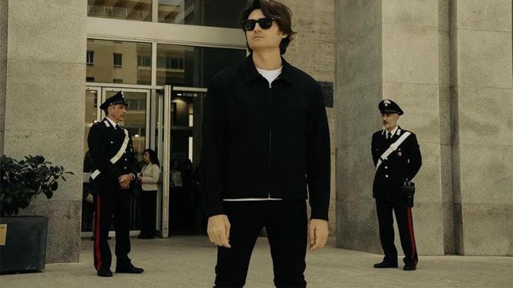 Angelo Duro debutta al cinema: uscito senza promozione stampa, è subito primo al box office