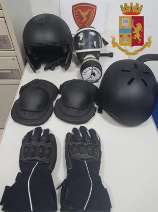 Il materiale sequestrato agli arrestati 