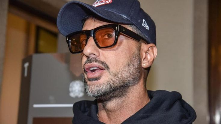 Corona a processo per la diffamazione a Mediaset , volti tv e ai Berlusconi: “Non ho paura”