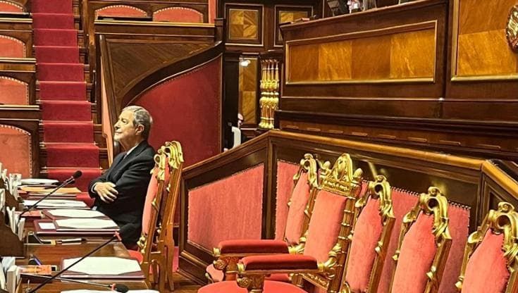 Musumeci sul caso Niscemi attacca “gli sciacalli in cravatta”. Schlein: “Meloni abbandona il Sud”