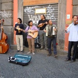 L'avventura degli Ars Nova Napoli, musicisti di strada