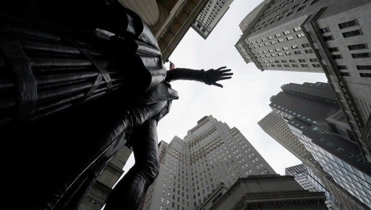 Le Borse europee chiudono in lieve rialzo, scende ancora lo spread