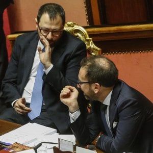 Atlantia, Patuanelli sulle concessioni autostradali: "Per noi non c'è alternativa alla revoca"