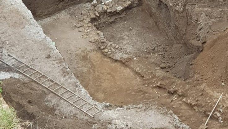 Castellammare, spuntano antiche mura durante i lavori per un parcheggio interrato