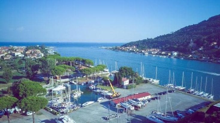 La Spezia, operaio muore a 69 anni investito dal crollo di una gru in un cantiere navale