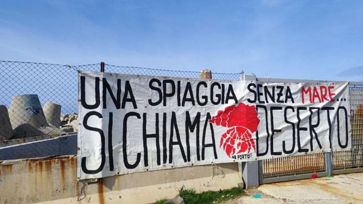 Fiumicino, 300 in piazza per protestare contro il porto per le crociere della Royal Caribbean
