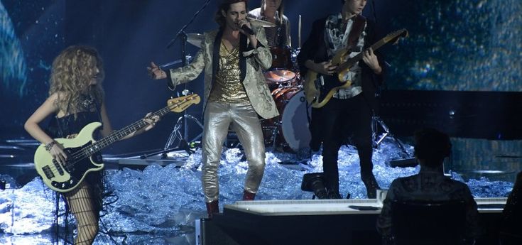 Maneskin a Milano: grinta, cover dei Rolling Stones e look che fa impazzire i fan