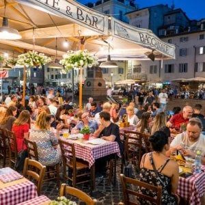 Otto italiani su dieci  sognano di tornare in bar e ristoranti