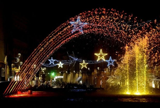 Parma, il fascino delle luci di Natale avvolge la città - Foto 