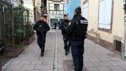 Strasburgo, è caccia al killer dopo la strage. Tre morti, 16 feriti. Quattro fermati