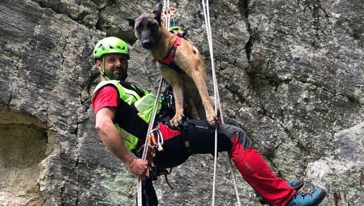 Flò e Carlo, professione soccorritori: "E' con me da cucciola, ci alleniamo ogni giorno per missioni ad alto rischio"