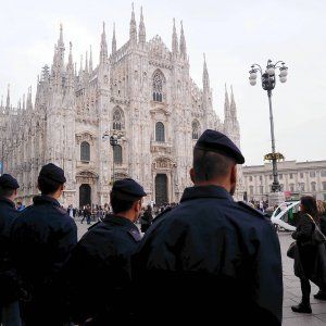 Milano, ancora falsi allarmi bomba in città: prima denuncia dopo una telefonata al 112