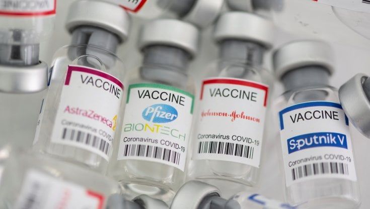 Covid, D'Amato: "I trentenni si vaccineranno entro luglio". Ma AstraZeneca resta al palo: 4 su 5 vogliono Pfizer