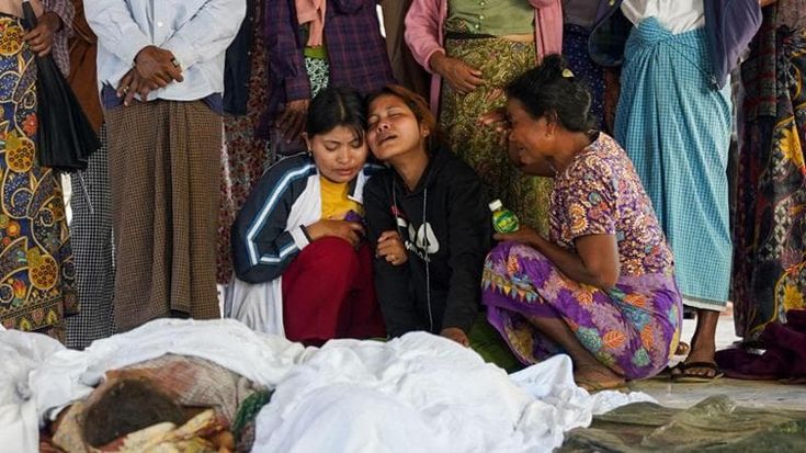 Myanmar, la giunta bombarda un ospedale, decine di morti