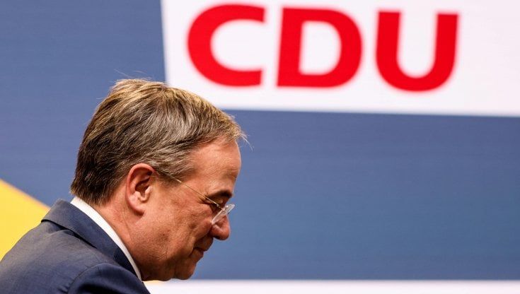 Germania, Laschet pronto a lasciare la guida della Cdu: "Presto un congresso per decidere la leadership"