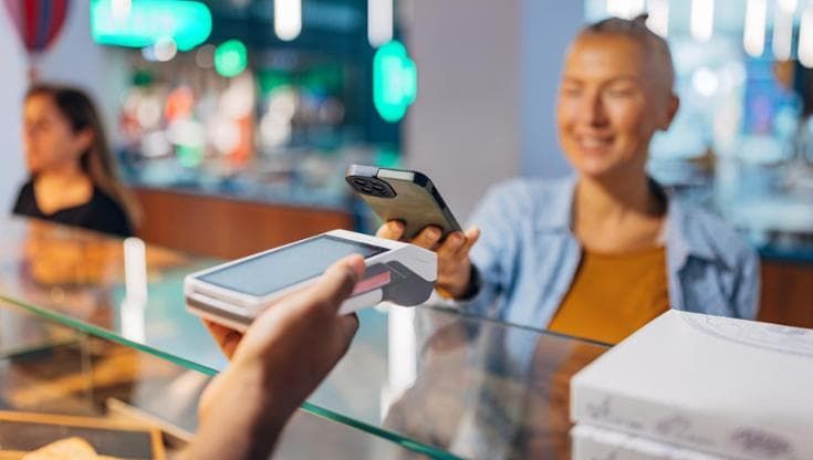 Cassa e Pos ora devono dialogare: cosa cambia per negozi, bar e ristoranti
