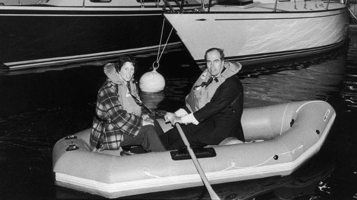 Due cuori e una zattera: storia della coppia che naufragò nel Pacifico