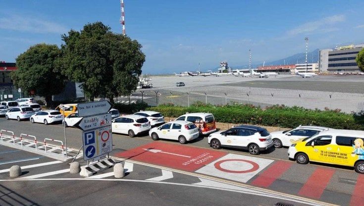 Taxi, a Genova il giorno del corteo dall’aeroporto. La Regione: “Parleremo con il governo”